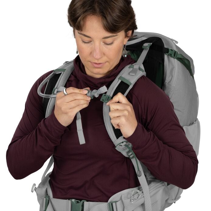 Mira™ 34 Hiking Hydration Backpack - US 8749